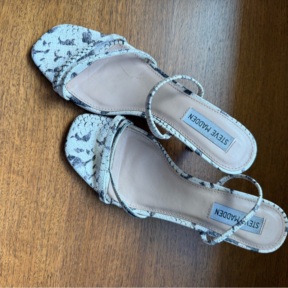 Steve Madden Black and White Patterned Sandals